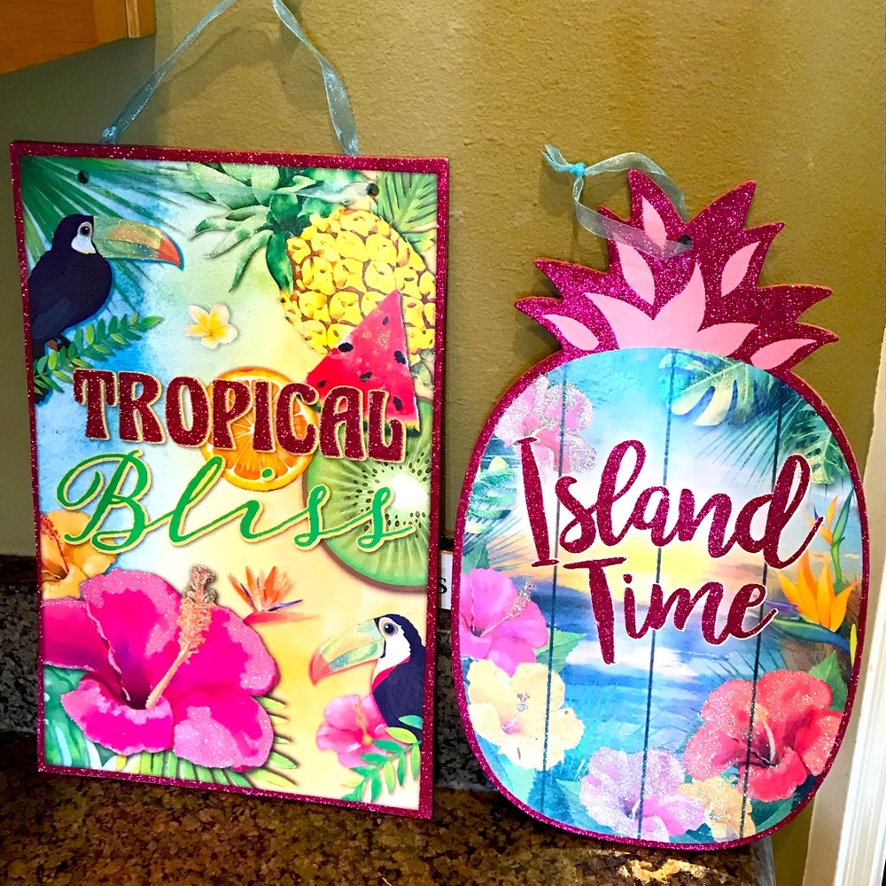 Tiki bar themed tropical decor.    Party Decorations